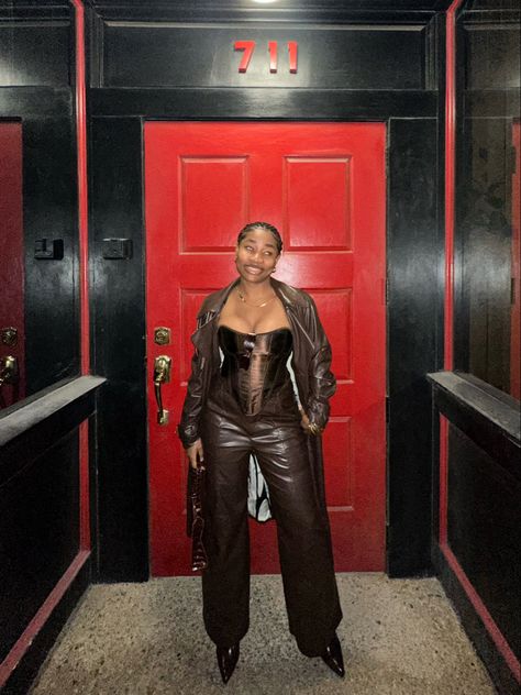 Brown Top Outfit Black Women, Black Women Brown Outfits, Leather Brown Pants Outfit, Brown And Gold Outfit, Shades Of Brown Outfit, Monochromatic Brown Outfit, Red And Brown Outfit, Brown Leather Outfit, Brown Outfits For Black Women