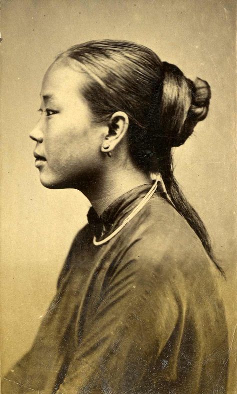 Viet Hairstyles, Vietnamese Hairstyles, Turandot Opera, Ancient Vietnam, Head Anatomy, Vietnamese History, Side Portrait, Vietnam History, Asian Painting