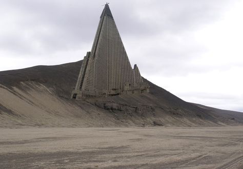 Architecture Antique, Brutalism Architecture, Brutalist Buildings, Dream Landscape, Brutalist Architecture, Ancient Architecture, Landscape Pictures, Brutalism, Futuristic Architecture