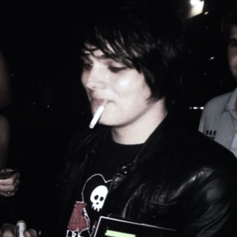 Gerard Way Pfp, Mcr Gerard Way, Mcr Gerard, Gerald Way, Bob Bryar, The Bros, Emo Phase, Emo Band, I Love Mcr