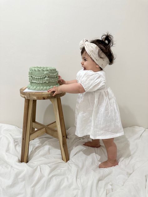 Vintage cake, 1st birthday vibes Vintage 1st Birthday Cake, Vintage 1st Birthday, Traditional First Birthday Party, Vintage 1st Birthday Girl, Vintage Smash Cake, Cottage Core Cake Smash, Vintage First Birthday Girl, Timeless 1st Birthday Photos, Simple 1st Birthday