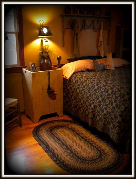 primitive bedroom at DuckDuckGo Primitive Bedroom Ideas, Primitive Country Bedrooms, Colonial Bedrooms, Nightstand Ideas, Old Cribs, Primitive Bedroom, Primitive Country Homes, Primitive Homes, Prim Decor