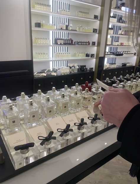 Jo malone shop Perfume Shop Aesthetic, Jo Malone Perfume, Shopping Aesthetic, Perfume Shop, Daily Vlog, Shop Aesthetic, Jo Malone, Lotus Flower, Pins