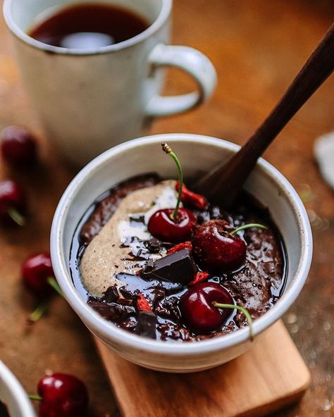 Healthy Twists by Claire&Sarah on Instagram: “Sinking into a deliciously dark chocolate & cherry filled bowl of quinoa flake and oat porridge. Overnight soaked the 1/4 quinoa flakes…” Oat Porridge, Quinoa Flakes, Chocolate Cherry, Early Bird, Quinoa, Acai Bowl, Dark Chocolate, Oats, Cherry