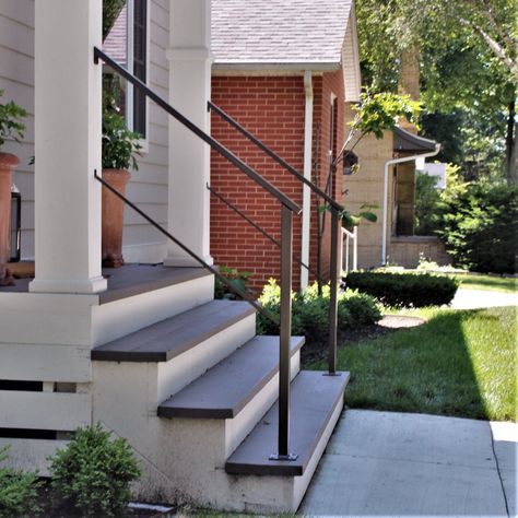 Railing For Brick Steps, Patio Handrail Ideas, Outside Handrails, Contrasting Kitchen, Porch Step Railing, Exterior Steps, Railing Outdoor, Concrete Front Steps, Entrance Steps