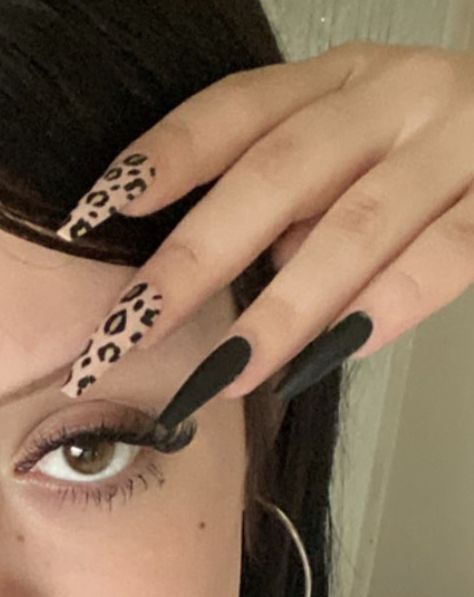 Aries Nails Ideas, Nails Poses Hands, Cat Women Nails, Selfie With Nails, Scene Nails, Vampy Nails, Acrylic Nail Designs Coffin, Nails 2016, Punk Nails