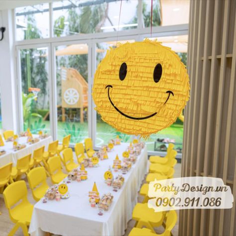 Yellow smiley face-shaped pinata, perfect for adding joy to your party. Contact us for customized orders. Happy Face Pinata, Smiley Face Pinata, Happy Face Birthday, Smiley Party, Groovy Party, 1 Birthday, How To Make Brown, 4th Birthday Parties, Happy Face