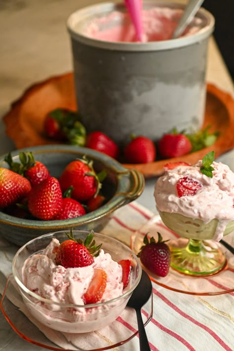 This keto strawberry ice cream is so rich and creamy that you'll never believe it's low carb. It's the ideal guilt-free dessert, made with just four simple ingredients. It's a keto eggless strawberry ice cream which means you won't have to turn on the stove. low carb strawberry ice cream| sugar-frees strawberry ice cream Keto Strawberry Ice Cream, Beef Tortellini, Vitamix Ice Cream, Keto Jello, Ice Cream Sauces, Jello Mousse, Kitchen Aid Ice Cream, Stand Mixer Recipes, Boozy Ice Cream