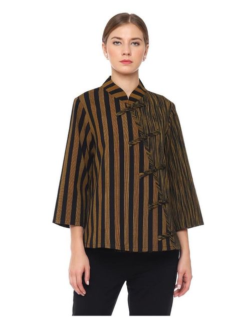 Kain sorjan buat wanita Lurik Blouse, Lurik Dress, Model Blouse Batik, Mode Batik, Blouse Outfit Casual, Batik Clothing, Art Inspiration Ideas, Batik Blouse, Blouse Casual Fashion