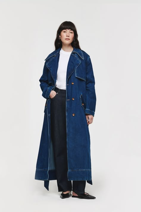 11 Fashion Items Everyone in London Is Wearing Right Now 2024 | Who What Wear UK Long Denim Coat Outfit, Denim Trench Coat Outfit, Denim Coat Outfit, 90s Coat, Long Denim Coat, Jean Trench Coat, Long Denim Jacket, Denim Coat Women, Trench Coat Outfit