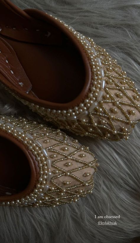 Engagement Footwear For Bride, Khussa Aesthetic, Afghan Shoes, Addy Rae, Dream Heels, Indian Footwear, Desi Pinterest, Desi Vibes, Fancy Sandals