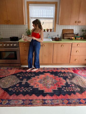 Persian Rugs: Timeless Elegance in 2024 and Beyond Rug Styling, Design My Room, Red Persian Rug, Living Room Red, Persian Rugs, World Of Interiors, Home Decor Pictures, Intricate Patterns, Rug Styles