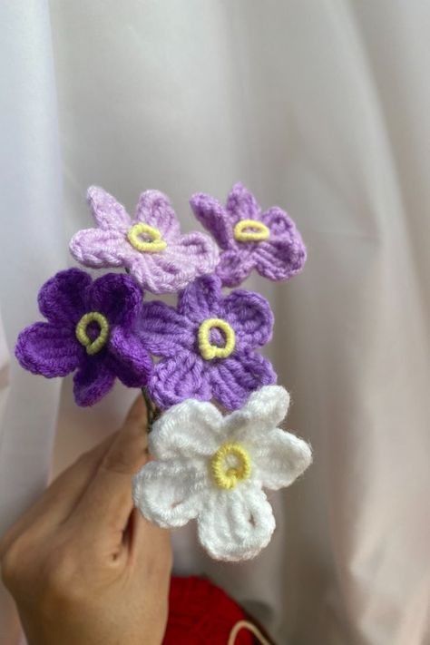 IG: panpanpolly Crochet Purple Flower, Knitting Flowers, Diy Fall Ideas, Purple Flower Bouquet, Crochet Purple, Crochet Flowers Easy, Flowers For Sale, Flowers For Wedding, Fashion Crochet