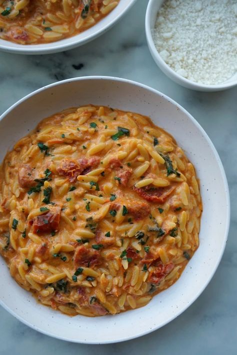 Creamy Tuscan Sundried Tomato Orzo Sundried Tomato Orzo, Tomato Paste Recipe, Tomato Orzo, Creamy Orzo, Sundried Tomato Pasta, Orzo Recipes, Sundried Tomato, Garlic Olive Oil, Orzo Pasta