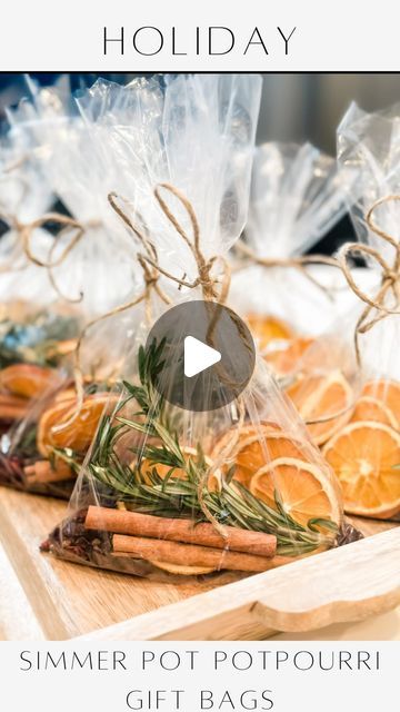 Janine Graff on Instagram: "DIY Holiday Simmer Pot Gift Bags ✨I absolutely love to scent my home during the holidays with a homemade stove top potpourri. I also love entertaining my family and friends and sending them home with a special favor or gift. These simmer pot gift bags are so easy to make and allows your guests to enjoy the fresh fragrance of the season in their own home. I made my favors for Thanksgiving and tied them using twine. You can also give as a favor during your holiday gatherings and use a pretty ribbon to secure your bags. Ingredients 1/4 Cup Dried cranberries 5 Dried orange slices - cut oranges in quarter inch slices,lay on a rack on top of a baking sheet and bake at 200° for four hours turning once each hour. Oranges should be done when they’re a bit transluc Simmer Pot Gift, Holiday Simmer Pot, Homemade Stove, Thanksgiving Gifts Diy, Potpourri Gift, Simmer Pot Recipes, Stove Top Potpourri, Simmer Pot, Pretty Ribbon