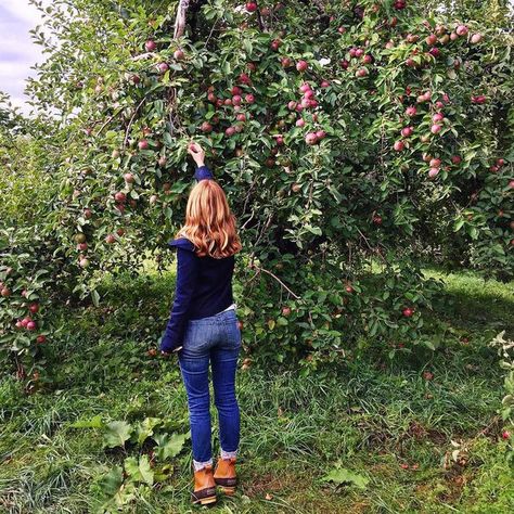 Here's Why It's So Hard to Get Your Hands on Bean Boots Bean Boots Outfit, Apple Picking Outfit, Ll Bean Boots, Glad Rags, Popsugar Fashion, Classy Style, Bean Boots, Hard To Get, Boots Outfit