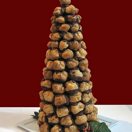 Christmas Croquembouche, Croquembouche Recipe, Festive Dessert Recipes, Creme Puff, Best Christmas Desserts, Doughnut Holes, Creamy Pudding, Festive Desserts, Christmas Tree Cookies