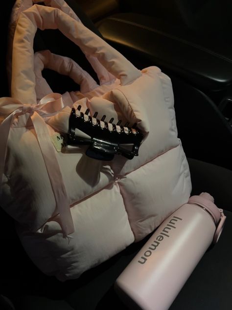 My Mum Made It Bag Aesthetic, My Mum Made It Puffer Bag Aesthetic, Pink Puffer Tote Bag, Puffer Pink Bag, My Mum Made It Aesthetic, Lululemon Water Bottle Aesthetic, My Mom Made It Bag, My Mum Made It Puffer Bag, My Mom Made It Puffer Bag