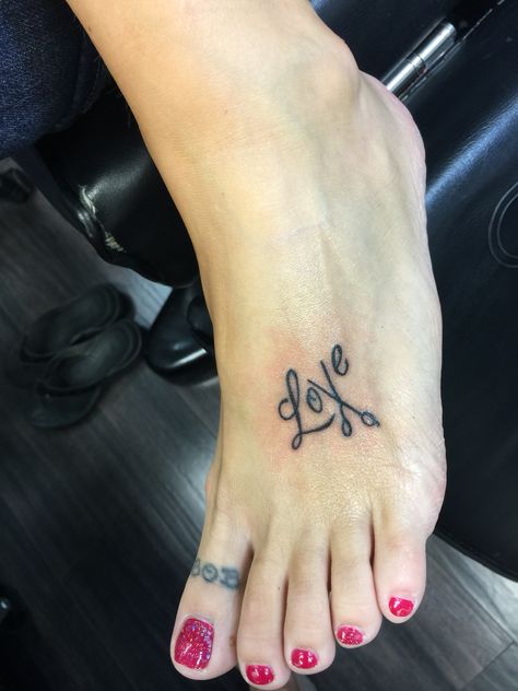 Hairstylist tattoo! Hairstylist Tattoos Cosmetology, Shear Tattoos, Cosmetologist Tattoo, Cosmetology Tattoos, Shears Tattoo, Hairdresser Tattoos, Hairstylist Tattoos, Tattoo On Foot, Razor Cuts