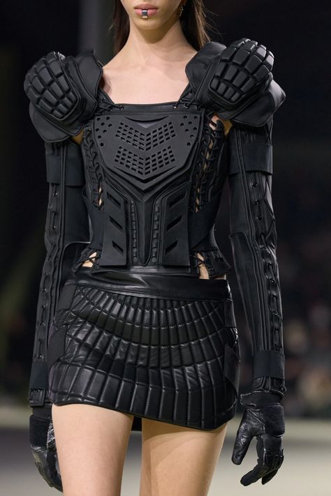 Balmain Fall 2022 Ready-to-Wear Fashion Show | Vogue Robot Fashion, Futurism Fashion, Sci Fi Fashion, Conceptual Fashion, Cyberpunk Fashion, Futuristic Fashion, Creation Couture, Future Fashion, Fall 2022