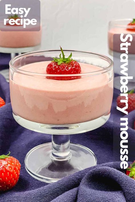 Easy Strawberry Dessert, Fresh Strawberry Desserts, Strawberry Mousse Recipe, Rhubarb Crumble Recipes, Mat Inspiration, Easy Strawberry Desserts, Homemade Recipes Dessert, Strawberry Mousse, Strawberry Dessert