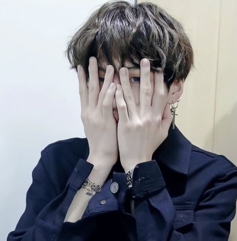 Yoongi's Hands, Bts Reactions, Min Yoongi Bts, About Bts, Min Suga, Bts Yoongi, Daegu, Bts Suga, Kim Seokjin