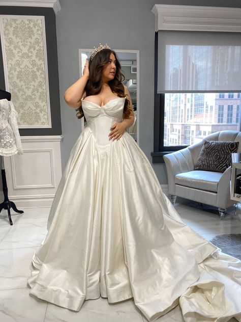 Curvy Strapless Wedding Dress, Strapless Dress Plus Size, Corset Wedding Gown Plus Size, Corset Wedding Dress For Plus Size, Plus Size Drop Waist Wedding Dress, Basque Waist Wedding Dress Plus Size, Size 16 Wedding Dress Curvy Bride, Plus Size Corset Wedding Dress, Plus Size Wedding Dresses Corset