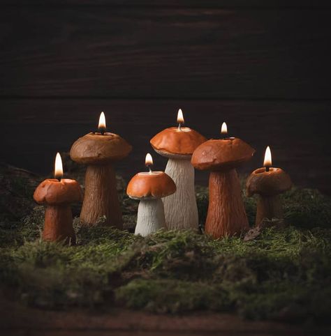 Fall Moody Decor, Cute Halloween Home Decor, Woodland Fall Decor, Mushroom Table Decor, Mushroom Wedding Decor, Mabon Decor, Fall Candle Ideas, Thanksgiving Table Gifts, Candle Decorating Ideas