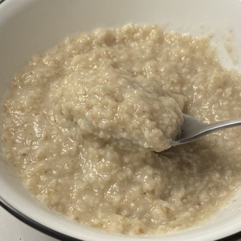 Plain Oatmeal, Better Gut Health, Ibs Recipes, Road Trip Food, Meal Of The Day, Food Wallpaper, Nutritious Breakfast, Healthy Clean Eating, Low Fodmap