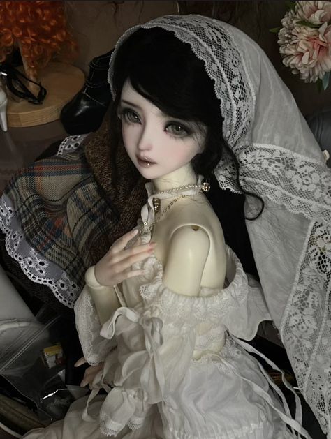 Ball Jointed Porcelain Doll, Goth Porcelain Doll, Types Of Dolls, How To Make Bjd Dolls, Doll Aesthetic Dark, Doll Maker Aesthetic, Porcelain Dolls Makeup, Ball Jointed Dolls Aesthetic, Dark Doll Aesthetic