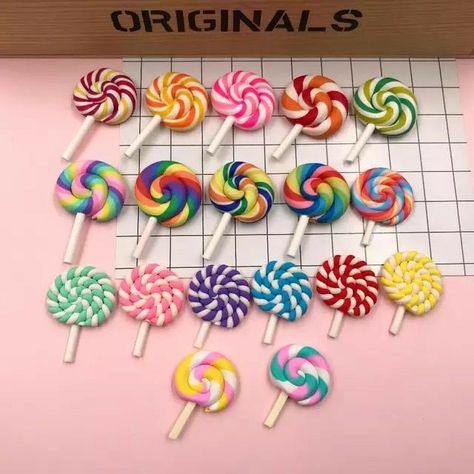 Lollipop Craft, Rainbow Lollipop, Lollipop Decorations, Clay Rainbow, Rainbow Lollipops, Miniature Clay, Phone Decoration, Wine Bottle Diy Crafts, Album Diy