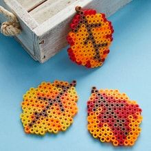 Perler Beads Autumn, Thanksgiving Perler Beads, Halloween Perler, C2c Patterns, Ironing Beads, Leaf Projects, Easy Perler Beads Ideas, Beautiful Leaves, Perler Art