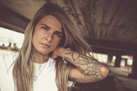 7 Tattoos That Actually Look Better As You Age, According To Tattoo Artists Old Women With Tattoos, Southern Tattoos, Enough Tattoo, Faded Tattoo, Clear Skin Routine, Girl Neck Tattoos, 7 Tattoo, Freaks And Geeks, Old Tattoos