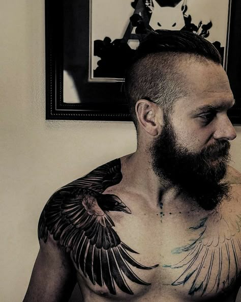 Eagle Shoulder Tattoo, Eagle Chest Tattoo, Rabe Tattoo, Ring Finger Tattoos, Mens Shoulder Tattoo, Crow Tattoo, Muster Tattoos, Norse Tattoo, Nordic Tattoo