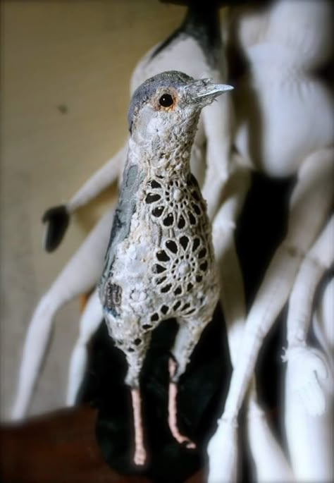 Textile Sculpture, Paper Mache Sculpture, Paper Mache Art, Bird Crafts, Textile Fiber Art, Bird Sculpture, Fabric Animals, Fabric Birds, Soft Sculpture