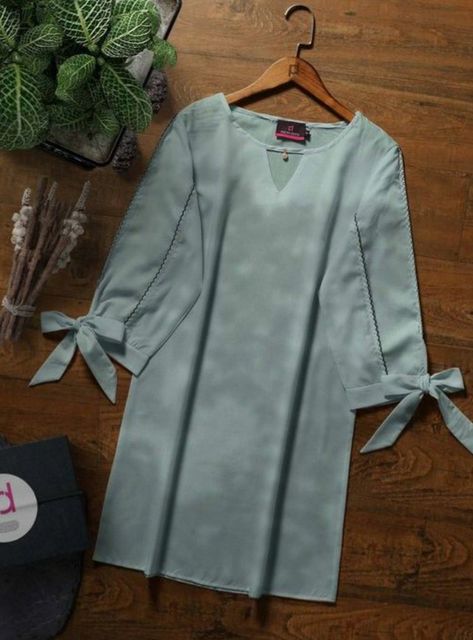 Simple Pakistani Kurta Designs, Modest Kurti Designs, Shalwar Tops Design, Simple Shirts Design Pakistani, Pakistani Dresses Casual 2023, Simple Kameez Design, Simple Kurta Designs Casual, Simple Pakistani Dresses Casual Design, New Trendy Kurti Designs