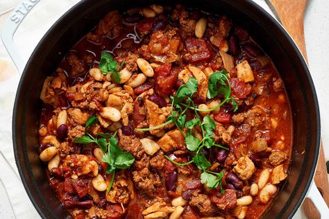 Recipe: Chorizo Chicken Chili | Kitchn Protein Packed Recipes, Chorizo Chicken, Chorizo Chili, Hearty Chili Recipe, Chicken And Chorizo, Chicken Chorizo, Hearty Chili, Easy Chili, Chili Recipe Easy