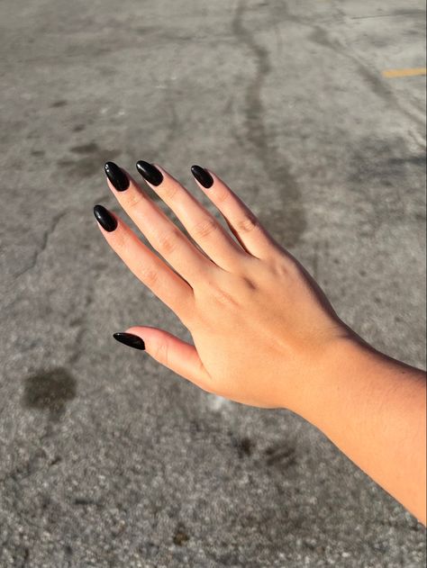 Black nails, dark nail colors Solid Black Nail Designs, Plain Black Nails, Black Oval Nails, Dark Nail Colors, Fat Fingers, Dark Nail, Nails Dark, Solid Color Nails, Easy Diy Room Decor