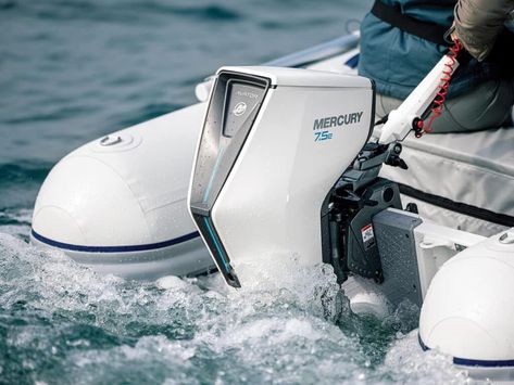 The Avator 7.5e electric outboard makes its debut. The post Mercury Avator 7.5e Electric Outboard appeared first on Boating Mag. Electric Outboard Motor, Electric Boat Motor, Outboard Boats, Mercury Marine, Electric Boat, Combustion Engine, Houseboat, Outboard Motors, Gasoline Engine