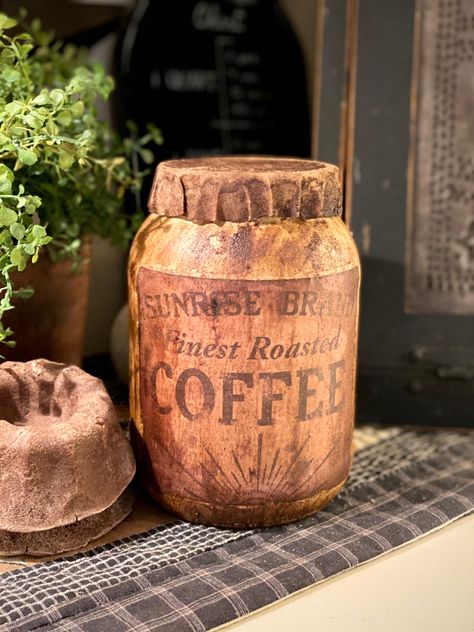 Repurposed glass pickle jar into an amazing grunged coffee jar perfect for diy Primitive home decor! #primitive #primitivecountrydecorating #jarcraft #repurpose #jars #diydecorating #diydecorideas #countryhomedecor Repurpose Jars, Coffee Jar Crafts, Primitive Crafts Diy, Primitive Mason Jars, Coffee Jar, Primitive Home Decor, Pickle Jar, Home Decor Craft, Coffee Jars