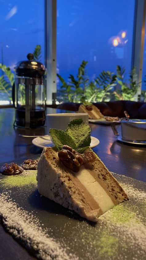 Restaurant Deserts Aesthetic, Fancy Restaurant Desserts, Dessert Aesthetic Restaurant, Restaurant Deserts, Desserts Restaurant, Restaurant Desserts, Art Dessert, Dessert Restaurant, Dessert Restaurants