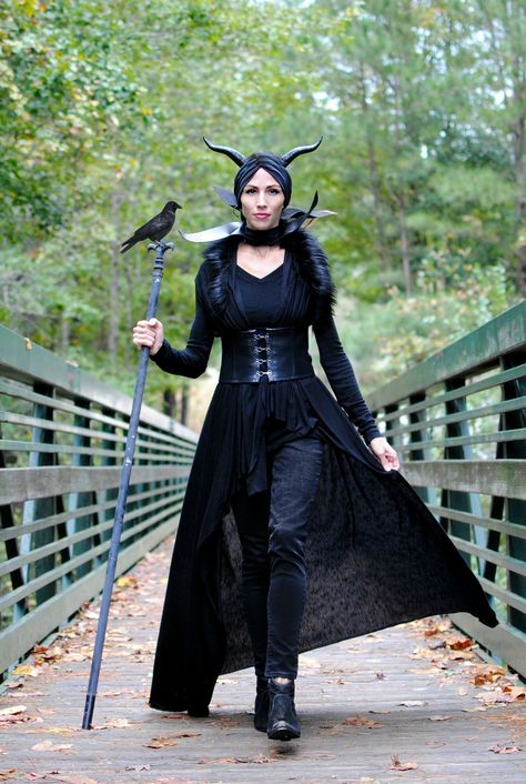 15 Best All Black Halloween Costume Ideas - DIY All Black Costumes Maleficent Costume Diy, All Black Costumes, All Black Halloween Costume, Black Dress Halloween Costume, Maleficent Cosplay, Dark Costumes, Black Halloween Costumes, Maleficent Costume, Black Halloween Dress