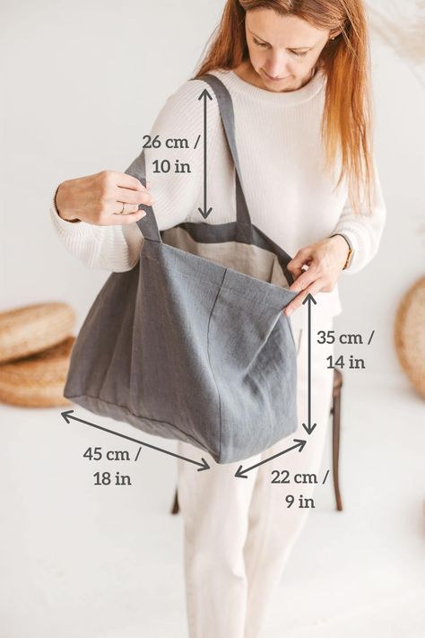 Oversized Beach Bags, Knit Slippers, Bag With Pockets, Diy Bag Designs, Diy Bags Purses, Tote Bags Sewing, Eco Tote Bag, Oversized Tote Bag, Holiday Bag