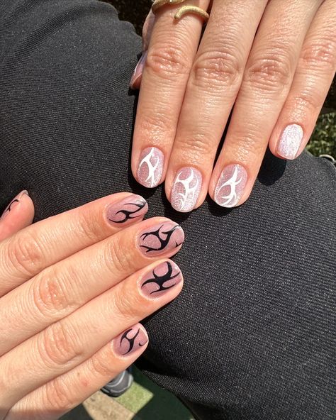 Velvet nails with tribal = perfect match Line Nail Designs, Velvet Nails, Lines On Nails, Minimalist Nails, Manicure Y Pedicure, Nail Tips, Perfect Match, Nail Designs, Nail Art