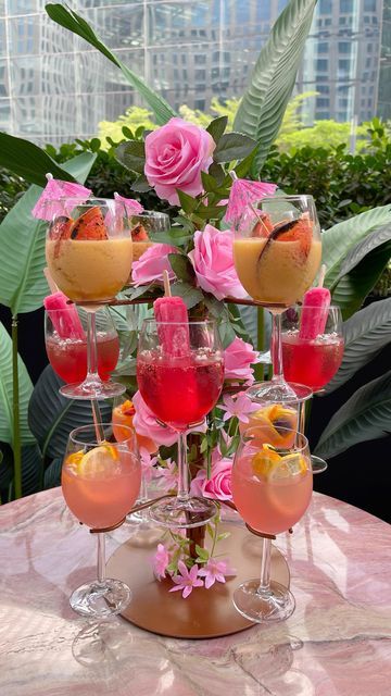 Cocktail Tower, Drink Tower, Cocktail Tree, Types Of Drinks, Event Planning 101, Aesthetic Drinks, Dubai Food, Dont Kill My Vibe, Welcome Drink