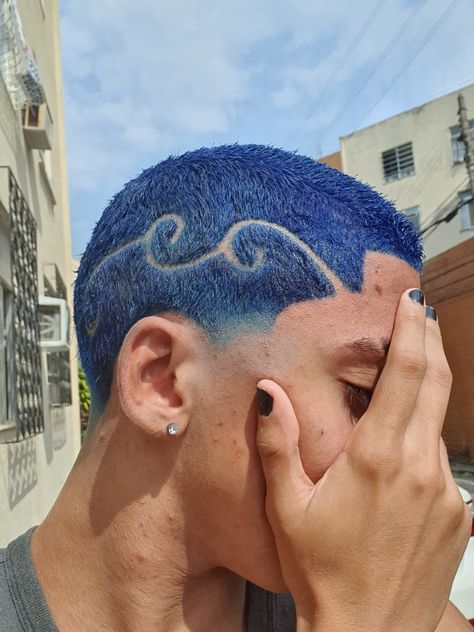 desenho no cabelo Blue Buzzcut, Tattoo Hairline, Bald Head Tattoo, Hairline Tattoo, Hair Color Ideas For Men, Blue Hair Ideas, Shaved Head Designs, Bleached Hair Men, Scalp Tattoo