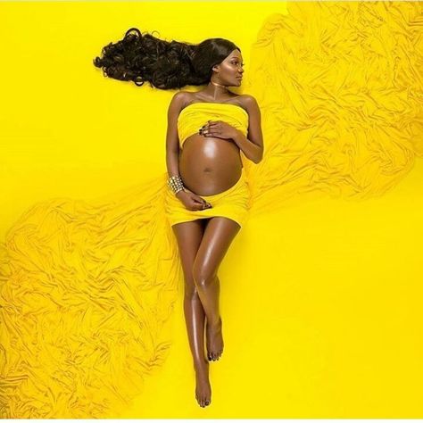 STUNNING ✨😍💛💛#tagher #darkskingurls #babybump🤰🏾🤰🏾 Yellow Maternity Photoshoot, Couples Maternity Pictures, Elegant Maternity Photos, Maternity Picture Outfits, Maternity Studio, Maternity Photoshoot Poses, Family Photoshoot Outfits, High Fashion Photography, Maternity Photography Poses