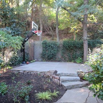 75 Outdoor Sport Court Ideas You'll Love - December, 2023 Bball Court, Backyard Redesign, Outdoor Sports Court, Backyard Court, Home Basketball Court, Children Garden, Basketball Court Backyard, Backyard Sports, Backyard Basketball