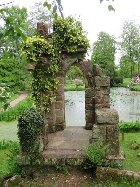 Garden Ruins Diy, Medieval Castle Garden, Garden Folly Ruins, Garden Folly Ideas, Garden Of Time, Portal Garden, Ruin Garden, Ruins Garden, Cholmondeley Castle