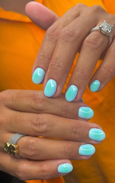 Pool Inspired Nails, Colourful Nails Summer, Florida Nail Colors, Basic Beach Nails, Turquoise Short Nails, Summer Colour Nails, Summer Nail Colors 2024, Turquoise Nail Ideas, Beachy Nail Ideas